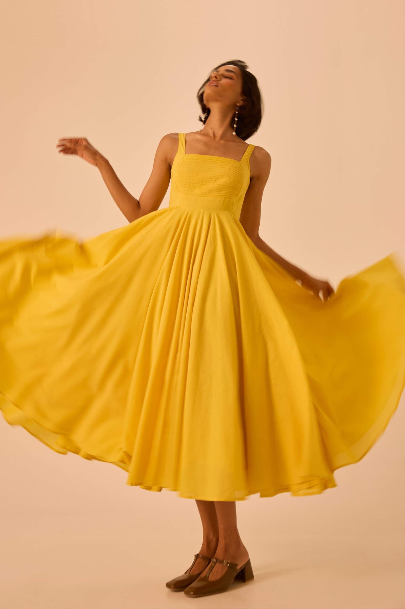 yellow cotton dress Janis Frill Maxi / Lemon | MESHKI yellow tone and features a rounded neckline COS Women's Waisted Cotton Midi